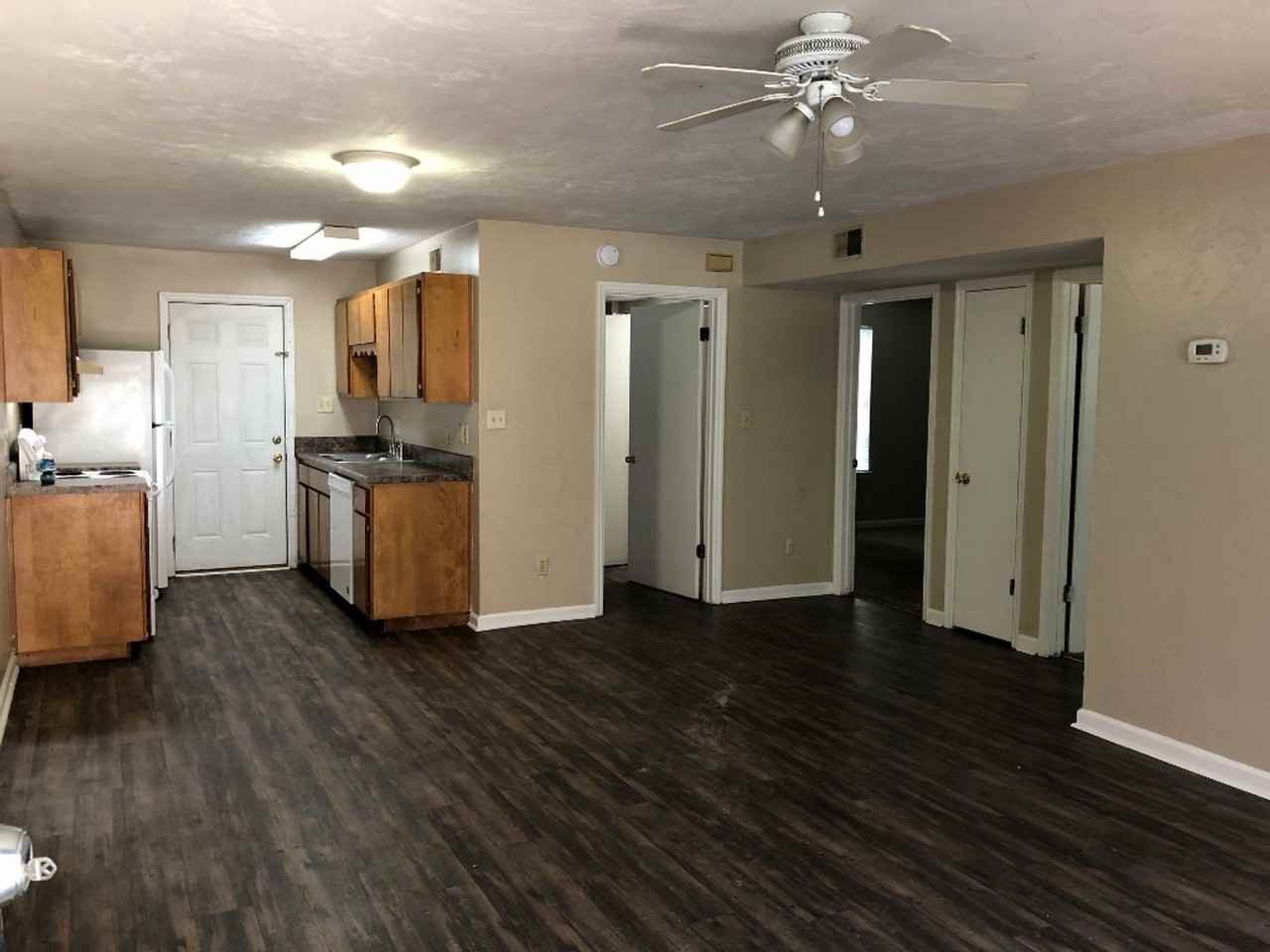 704 Pointe Ct - Photo 2 of 5