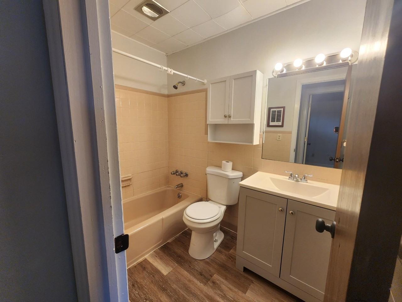 9 Alexander DriveUnit J #J - Photo 3 of 6