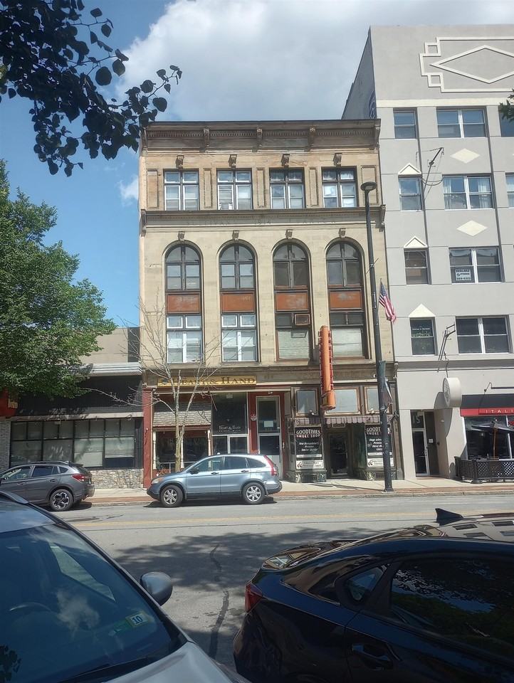 819 Elm St #12 - Photo 3 of 9