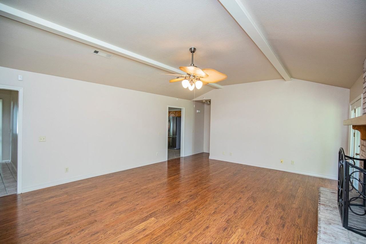 1841 Dick Smith St - Photo 4 of 21