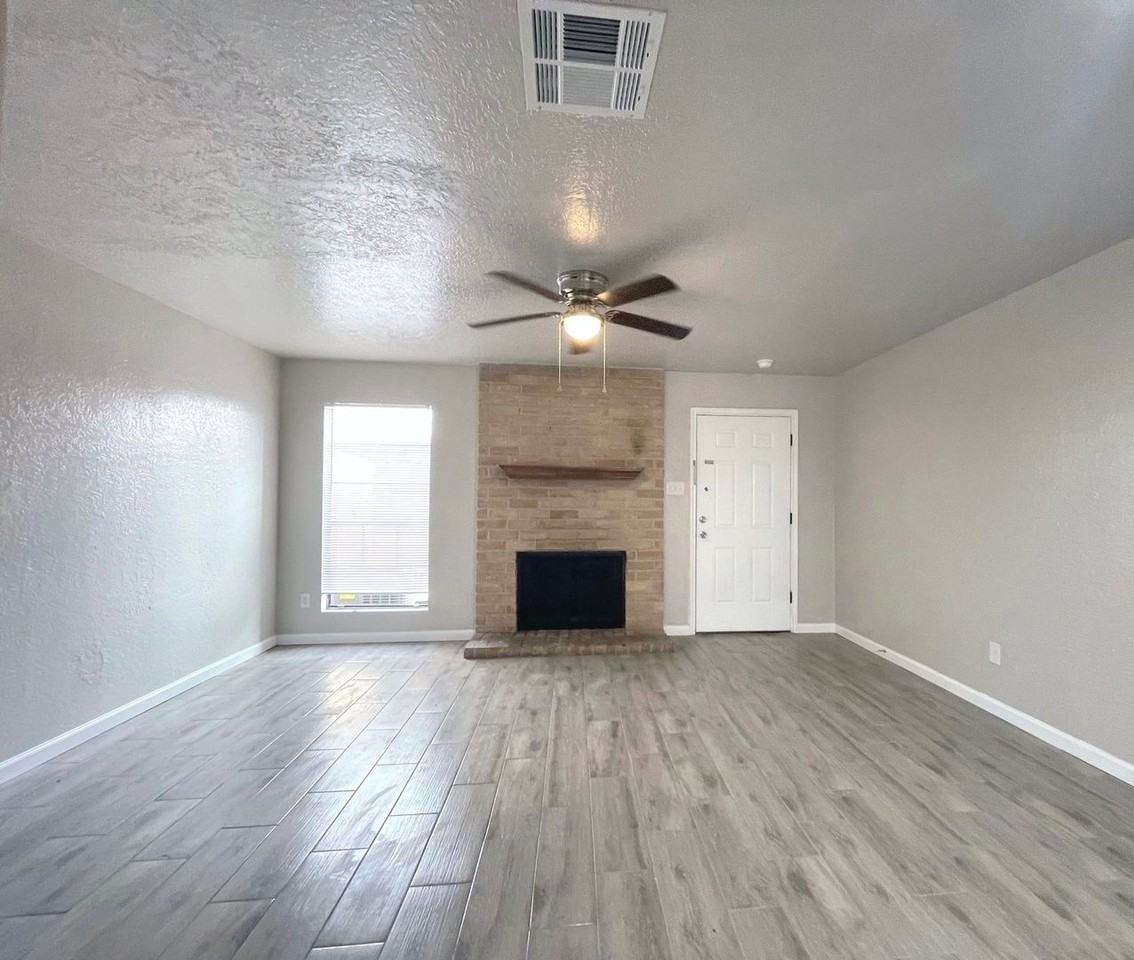 7874 Gladys Ave - Photo 2 of 8