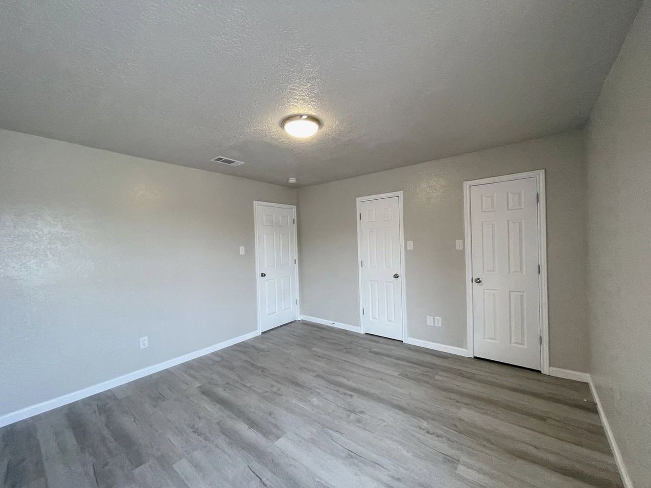 7874 Gladys Ave - Photo 6 of 8