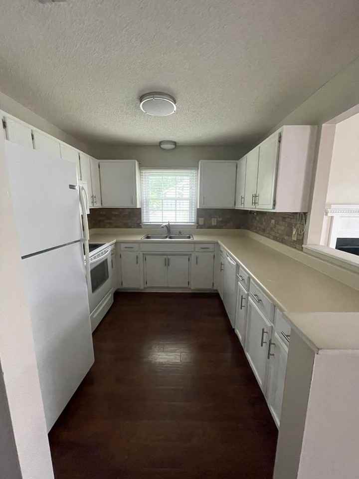 35B Mulberry Ln - Photo 4 of 14