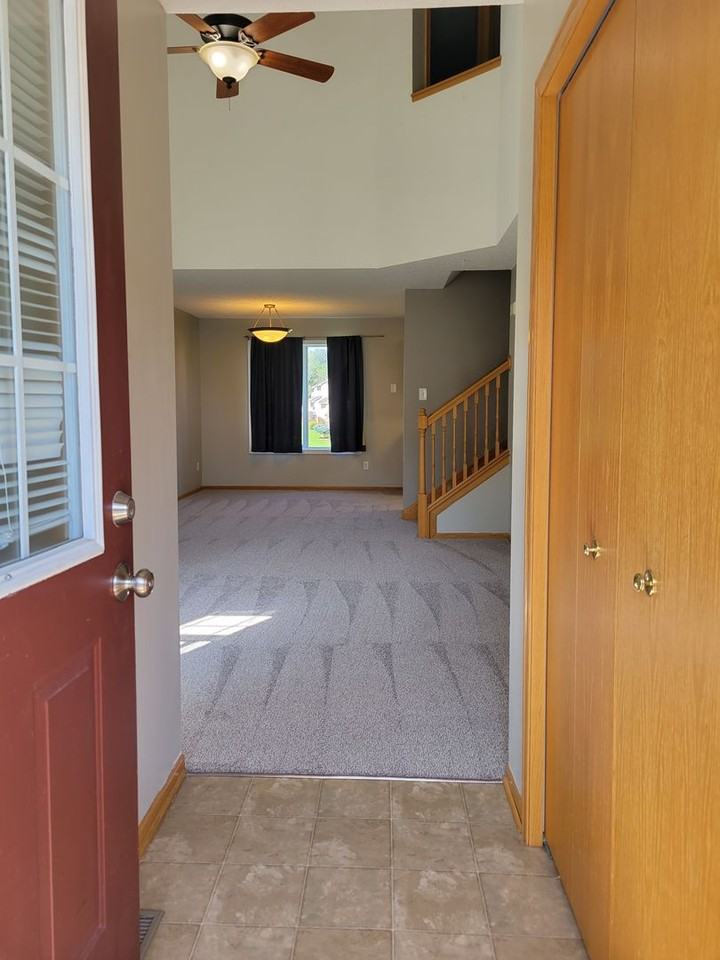 528 Spruce Dr - Photo 3 of 40