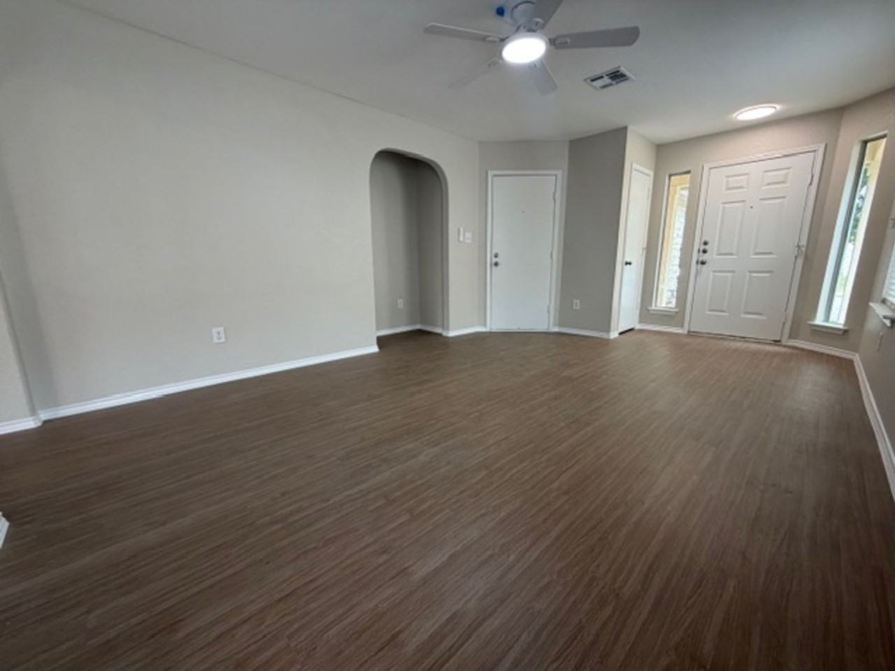 15209 Parrish Ln - Photo 3 of 20