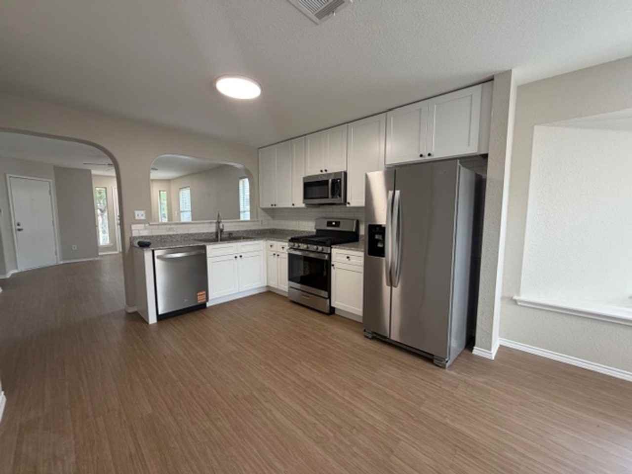 15209 Parrish Ln - Photo 4 of 20