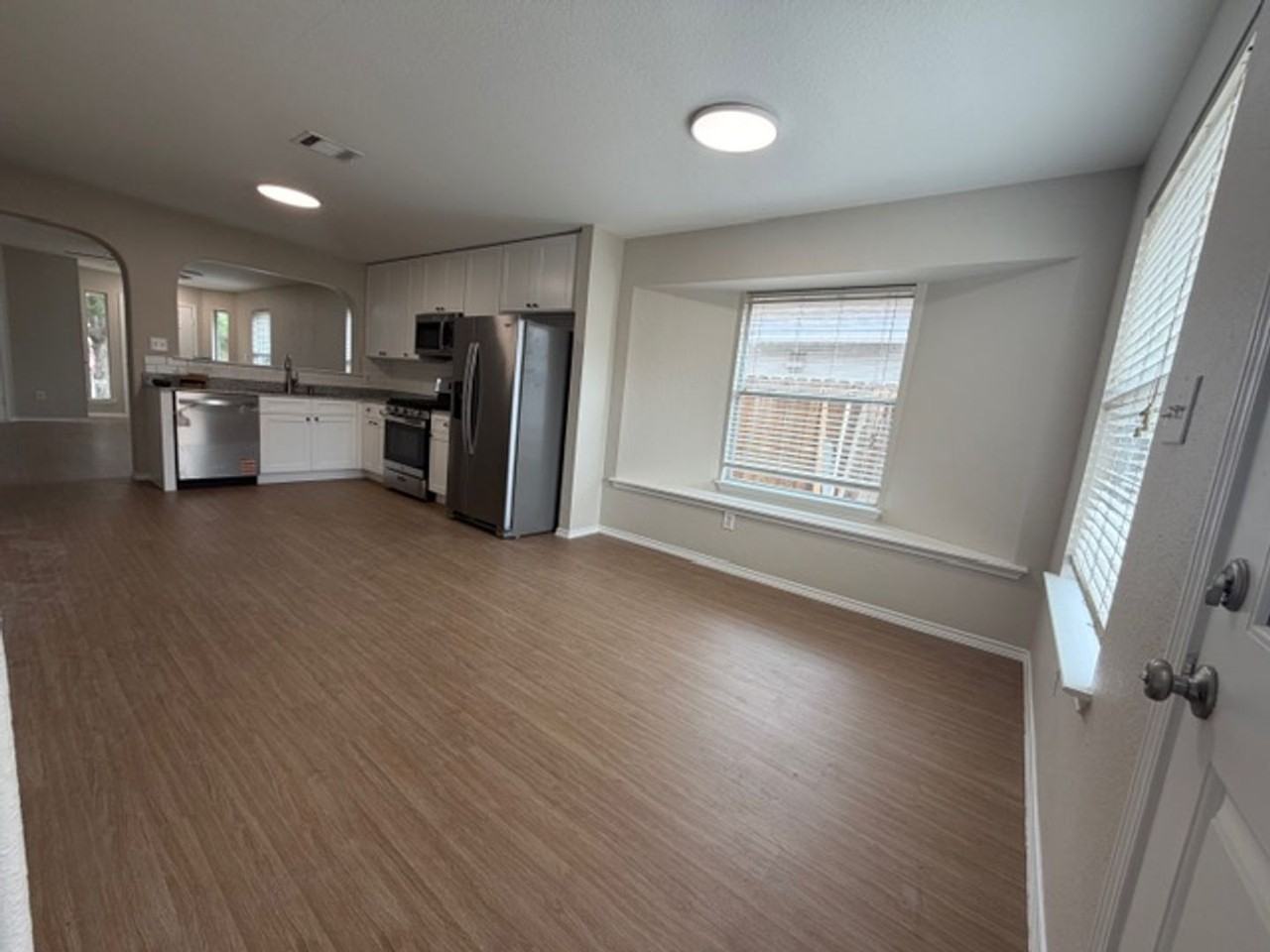 15209 Parrish Ln - Photo 5 of 20
