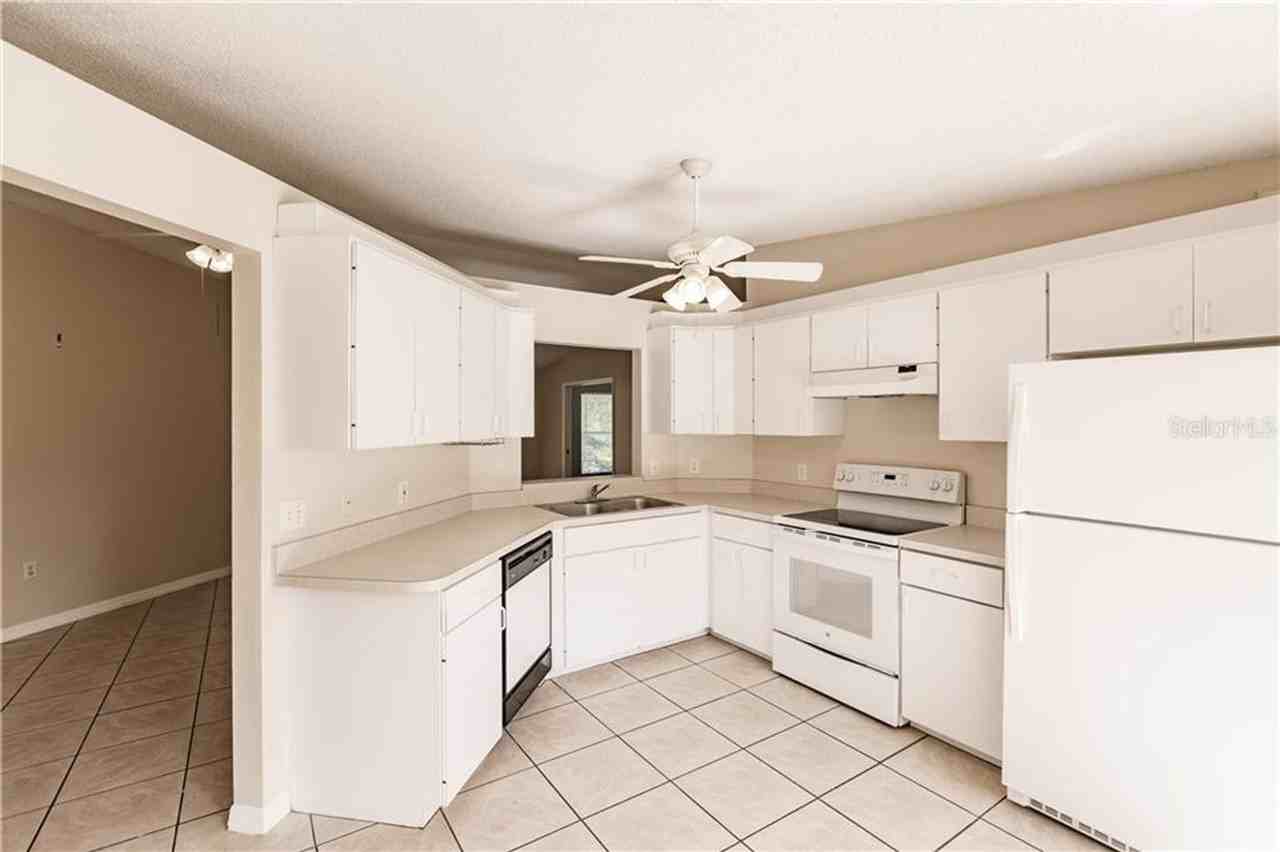 2431 Pinehurst St - Photo 4 of 34