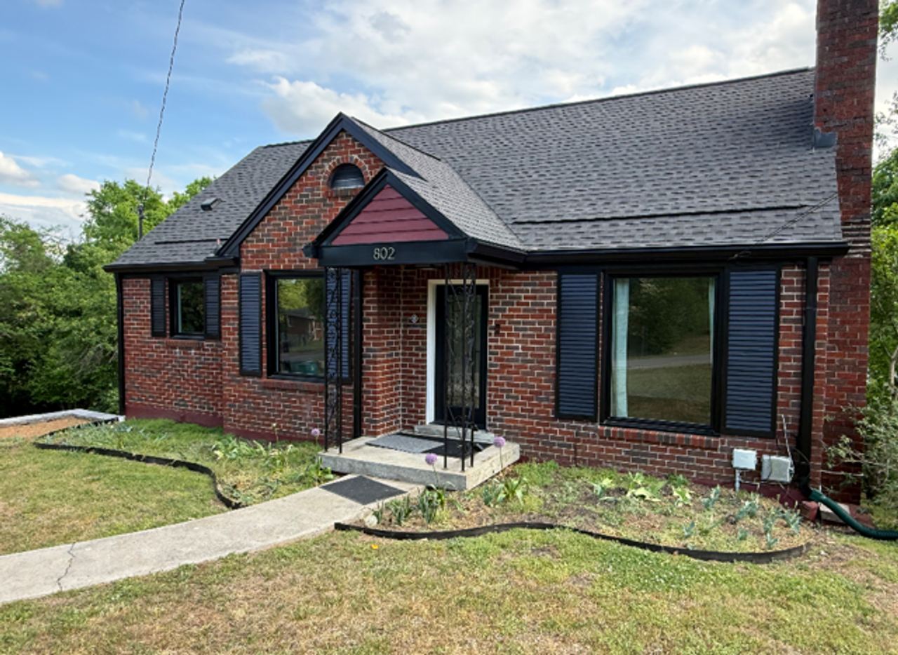 802 Potter Ln - Photo 2 of 19