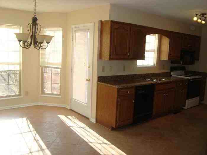 404 Silk Oak Dr - Photo 4 of 14