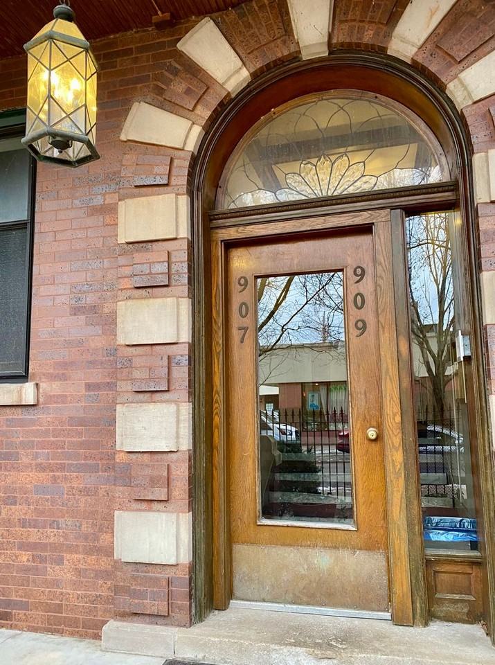 909 W Gordon Ter #1 - Photo 2 of 26
