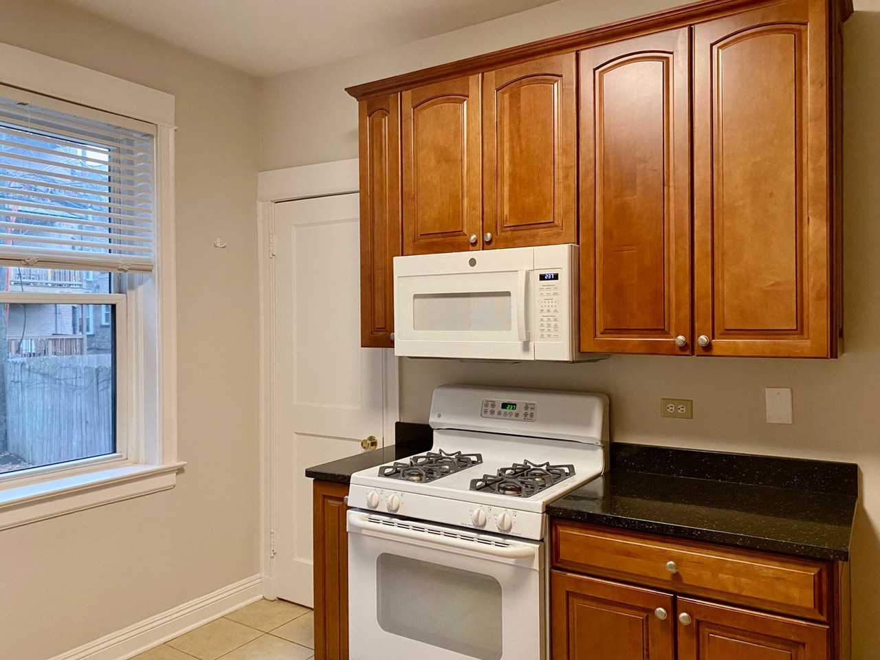 909 W Gordon Ter #1 - Photo 5 of 26