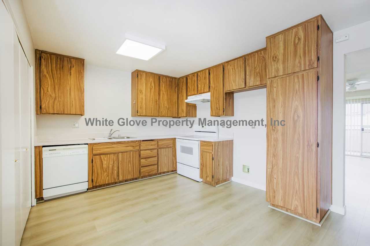 8561 La Salle St - Photo 5 of 16