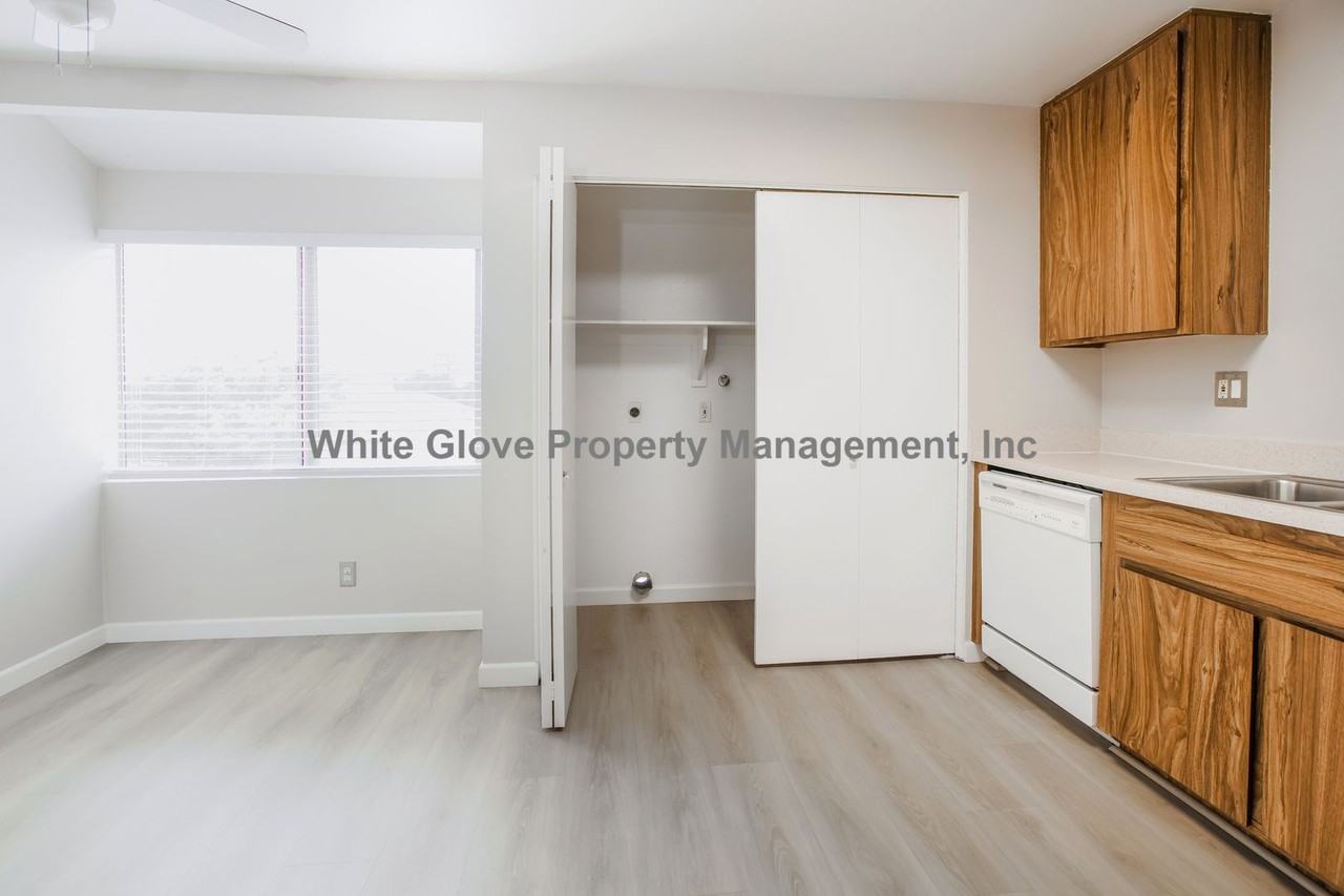8561 La Salle St - Photo 6 of 16