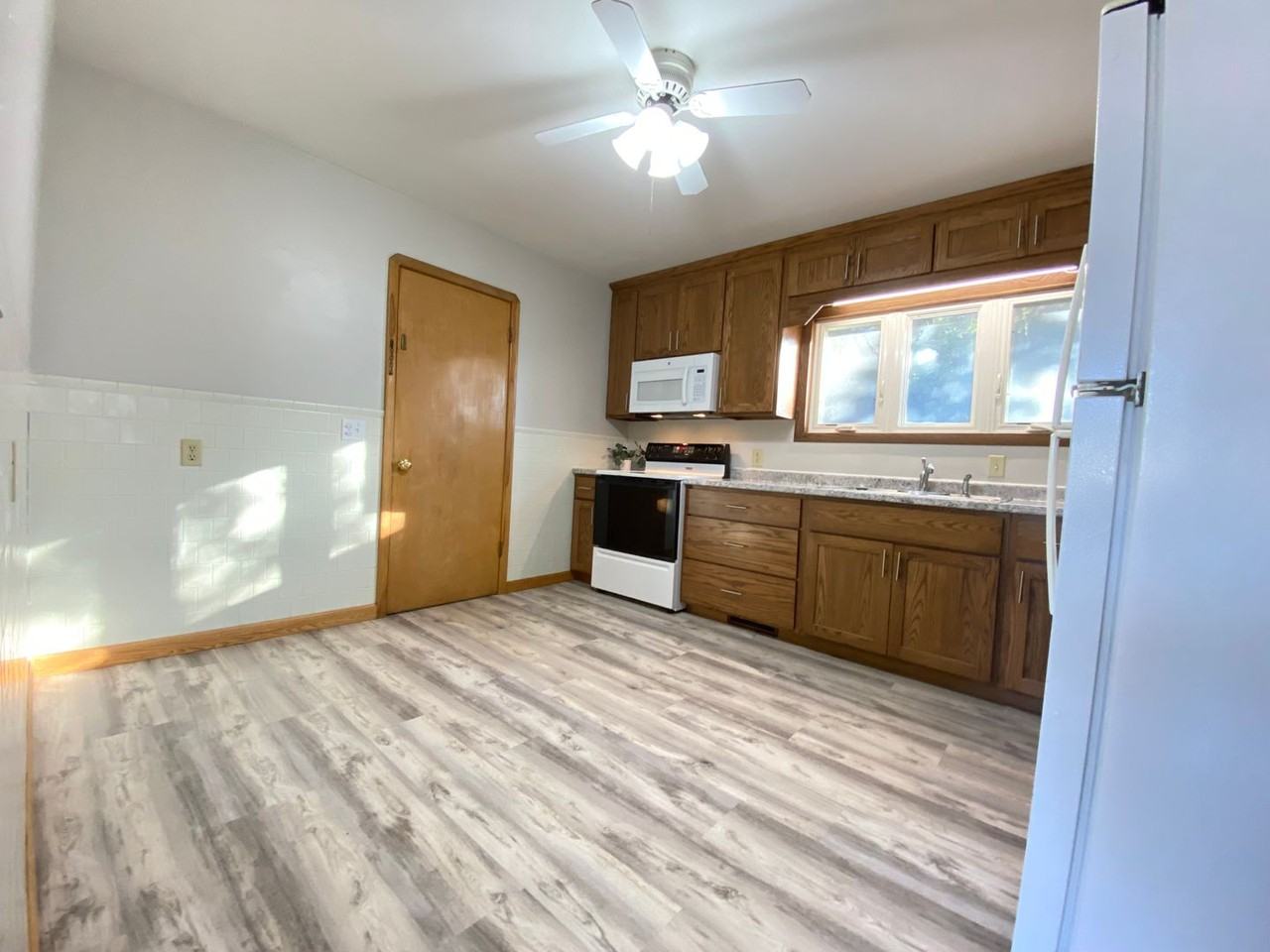 1122 Division St - Photo 5 of 20