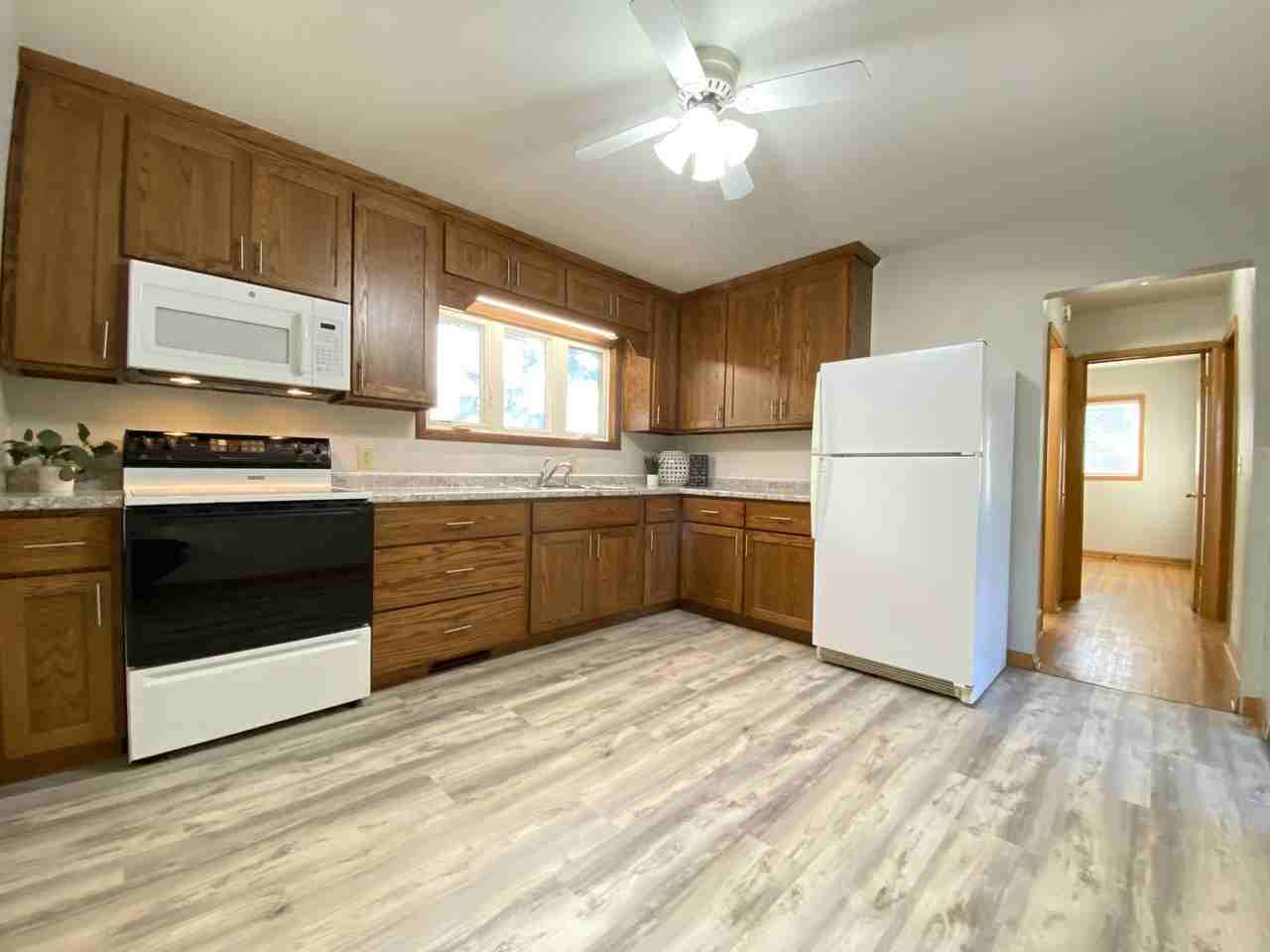1122 Division St - Photo 6 of 20