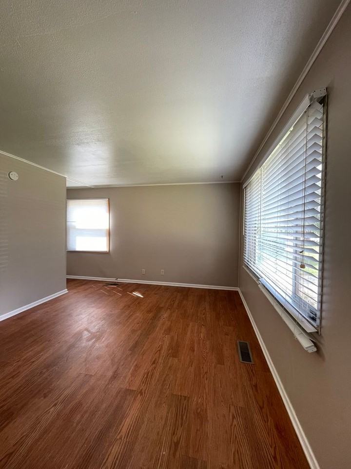 259 E Sunset Ln - Photo 2 of 15