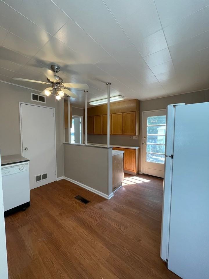 259 E Sunset Ln - Photo 4 of 15