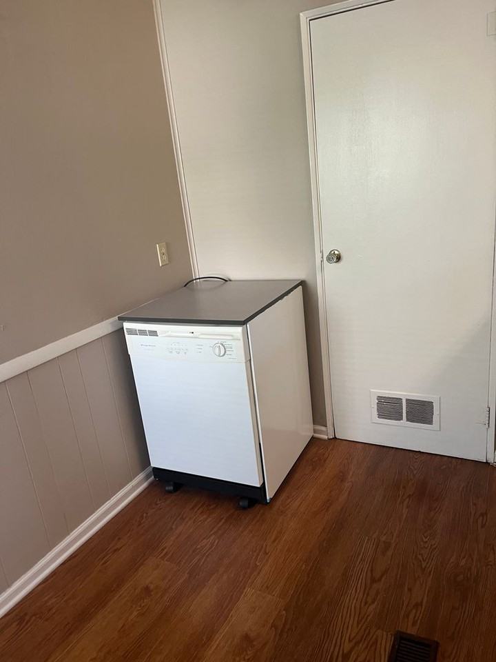 259 E Sunset Ln - Photo 7 of 15