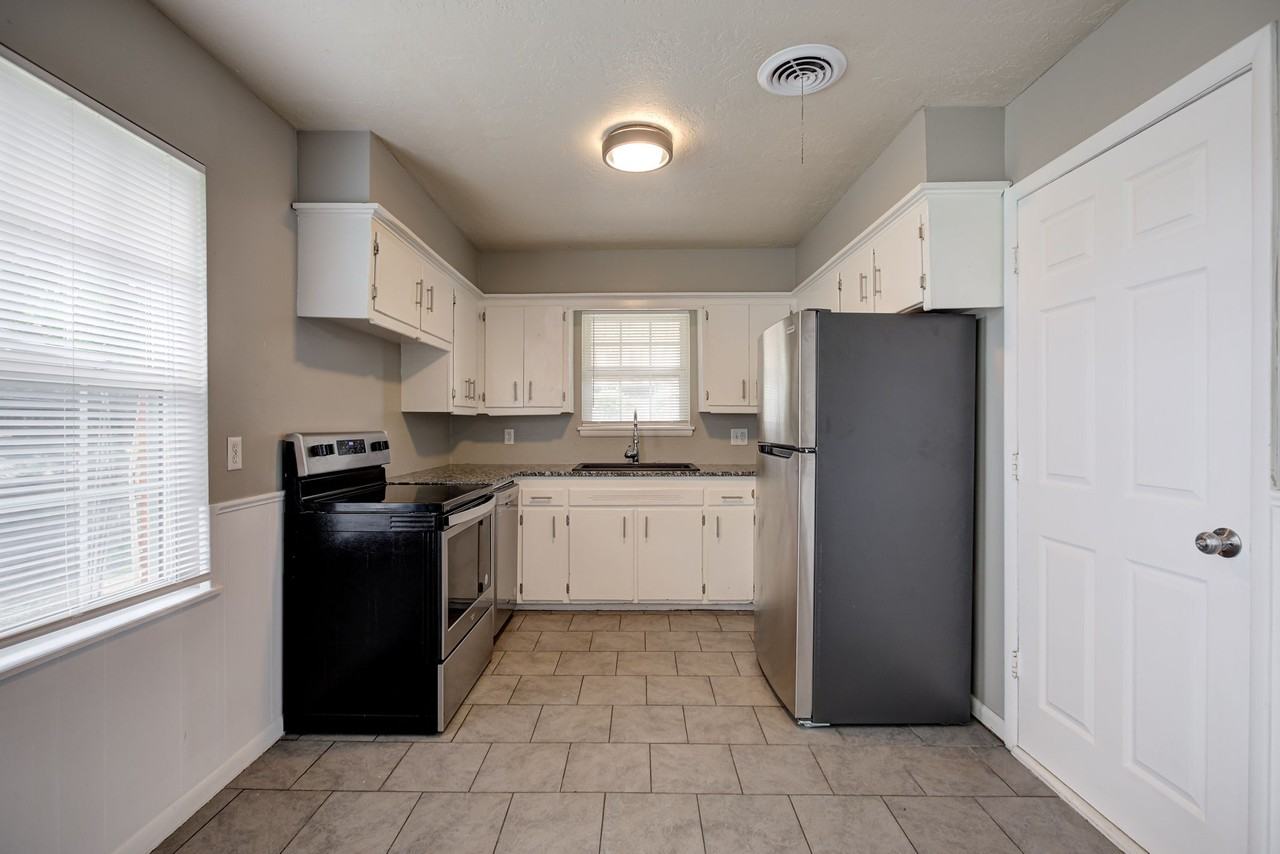1208 Avondale Dr #1 - Photo 6 of 29