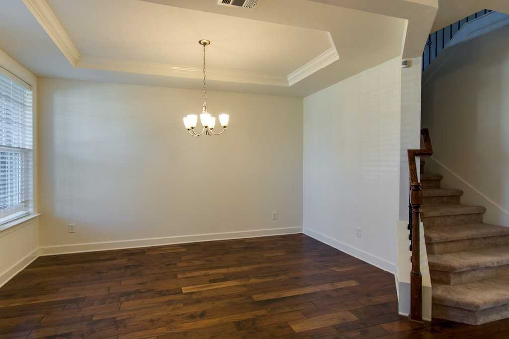 1205 Cressy Ln - Photo 3 of 27