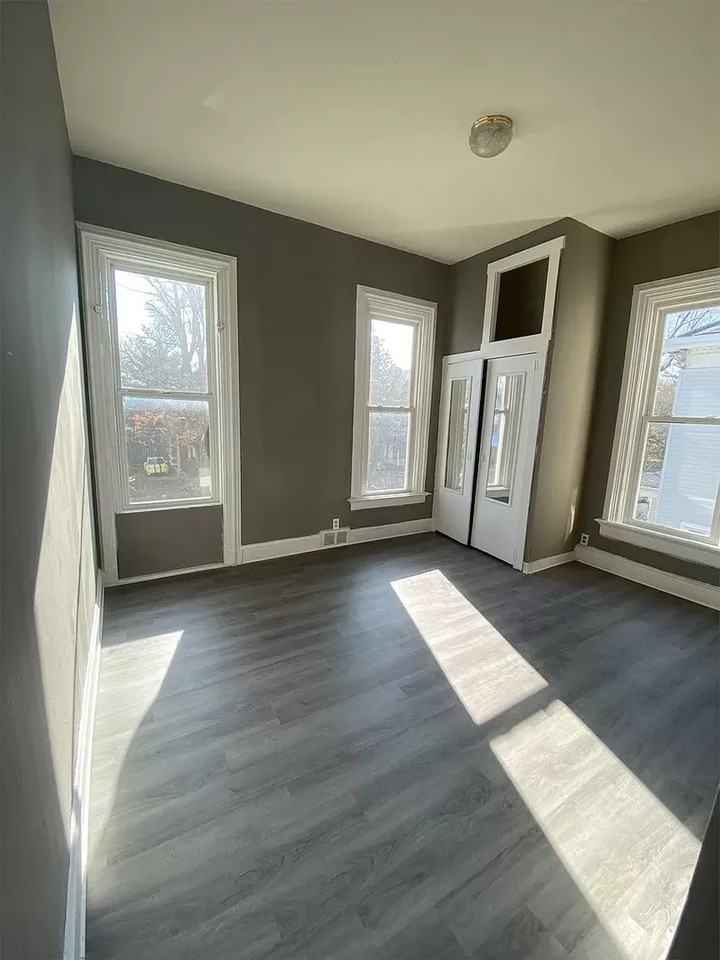 48 E Mechanic St - Photo 4 of 9