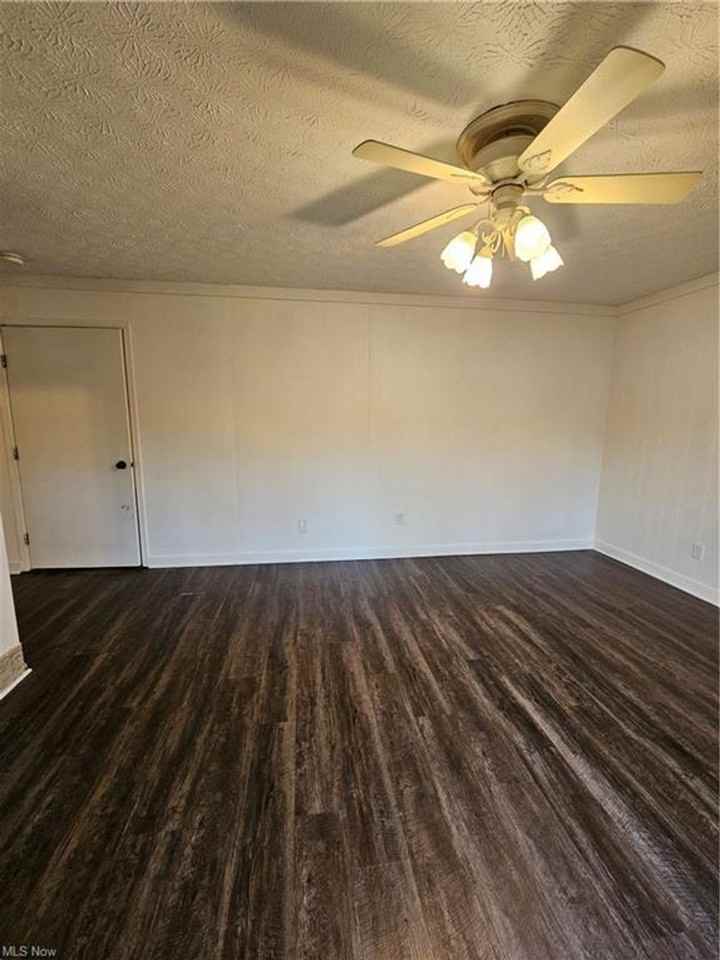 473 Deidrick Rd - Photo 3 of 17