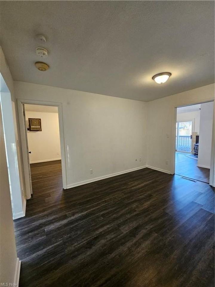 473 Deidrick Rd - Photo 6 of 17