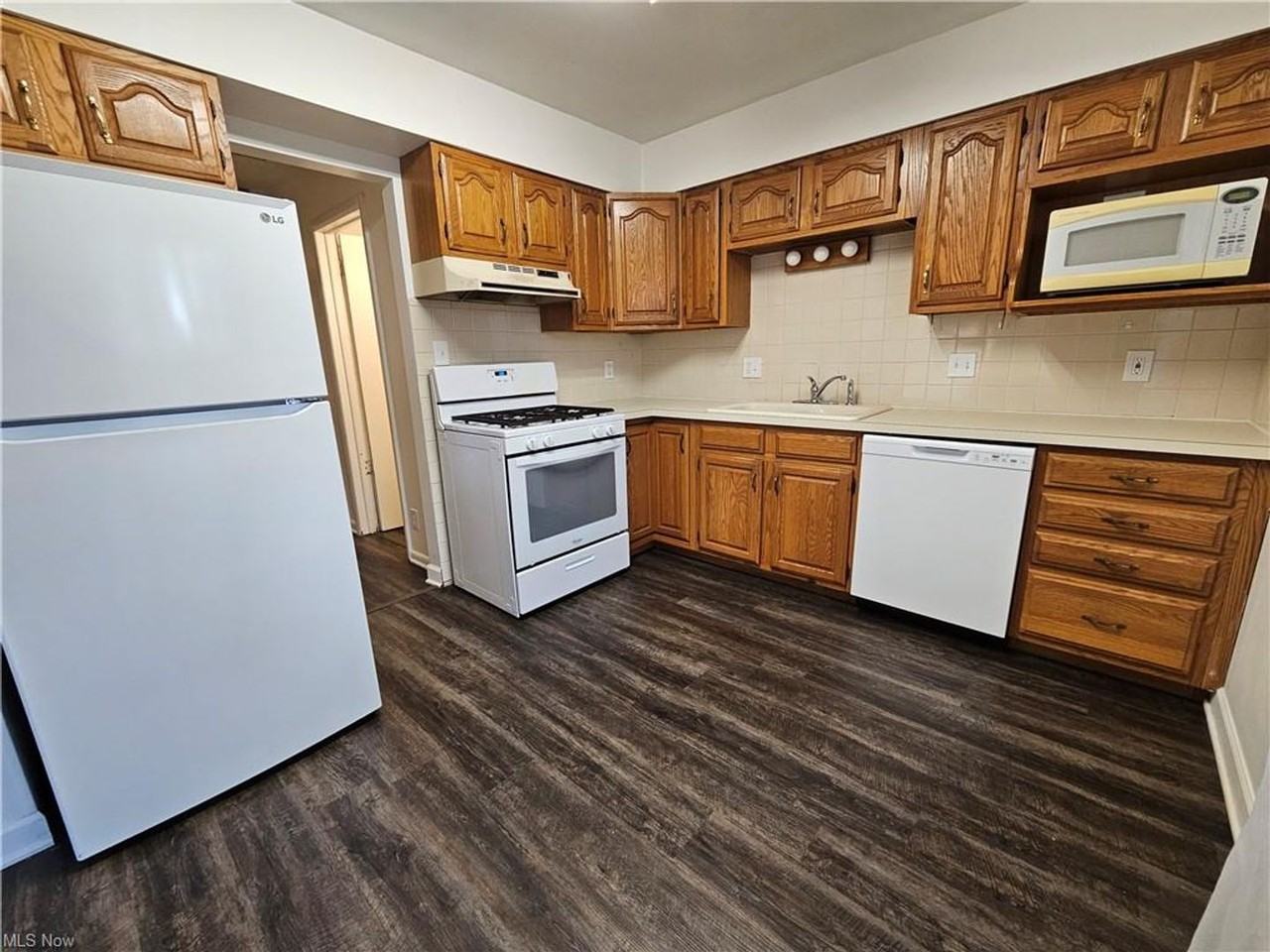 473 Deidrick Rd - Photo 7 of 17