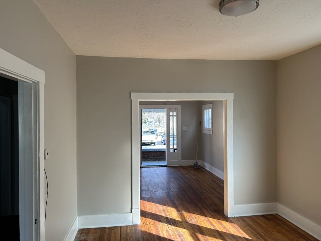 310 W Kenton St - Photo 2 of 12