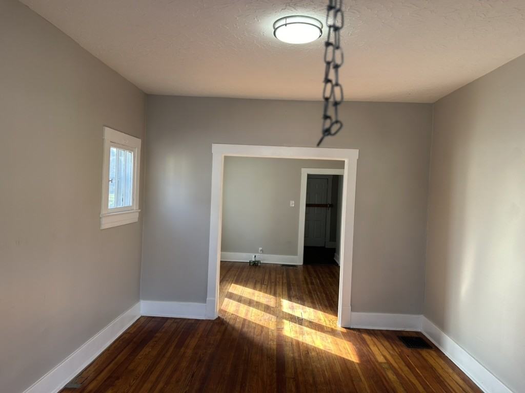 310 W Kenton St - Photo 4 of 12