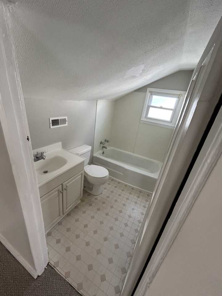 310 W Kenton St - Photo 7 of 12