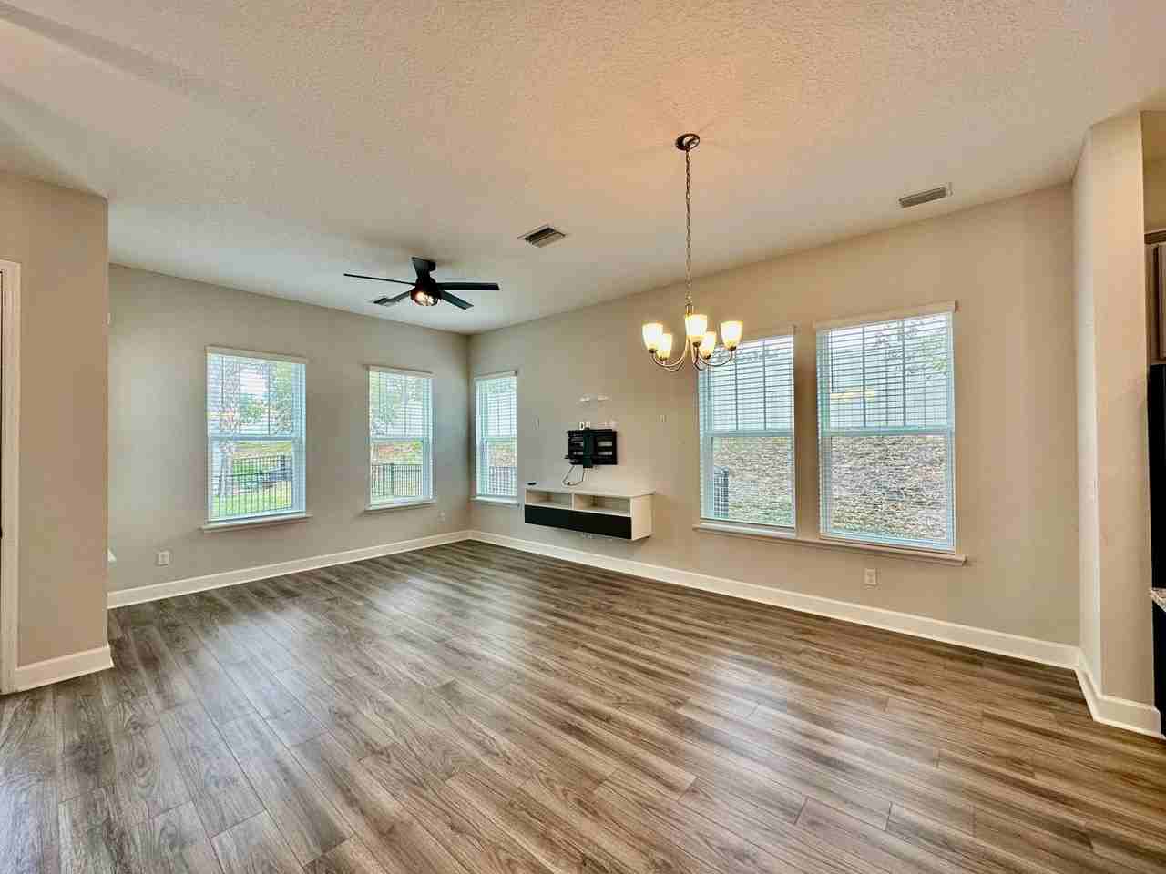 11477 Surfline Ct - Photo 4 of 24
