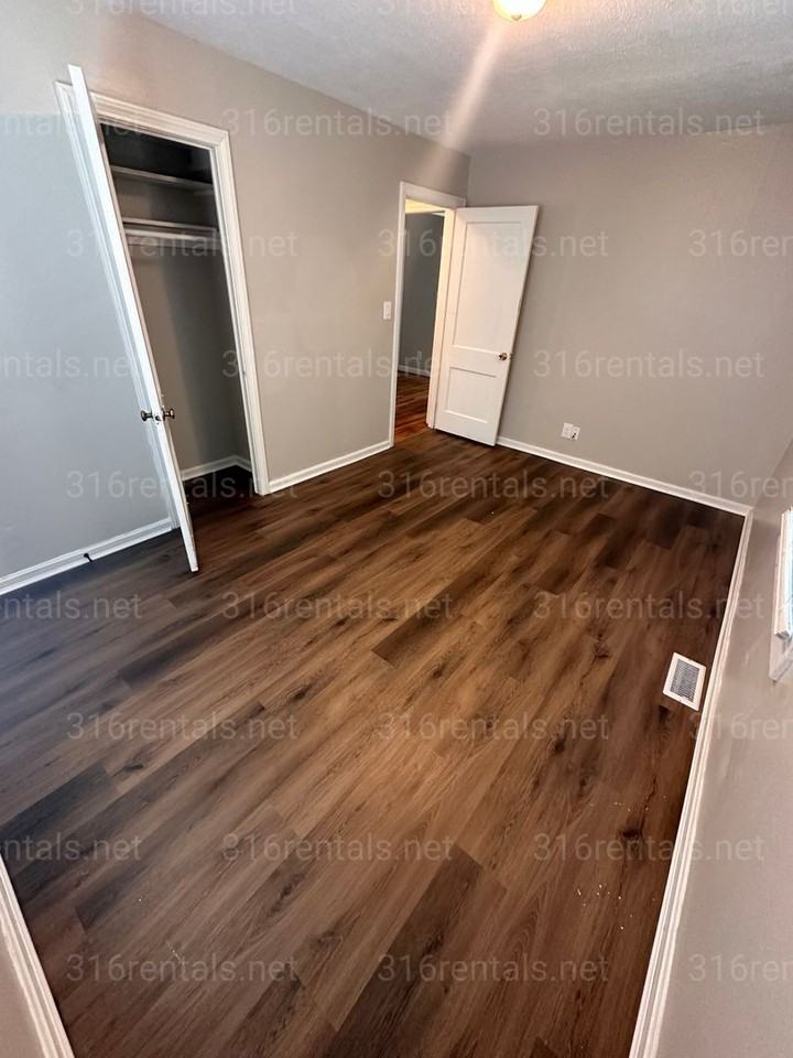 1315 N Oliver Ave - Photo 2 of 24