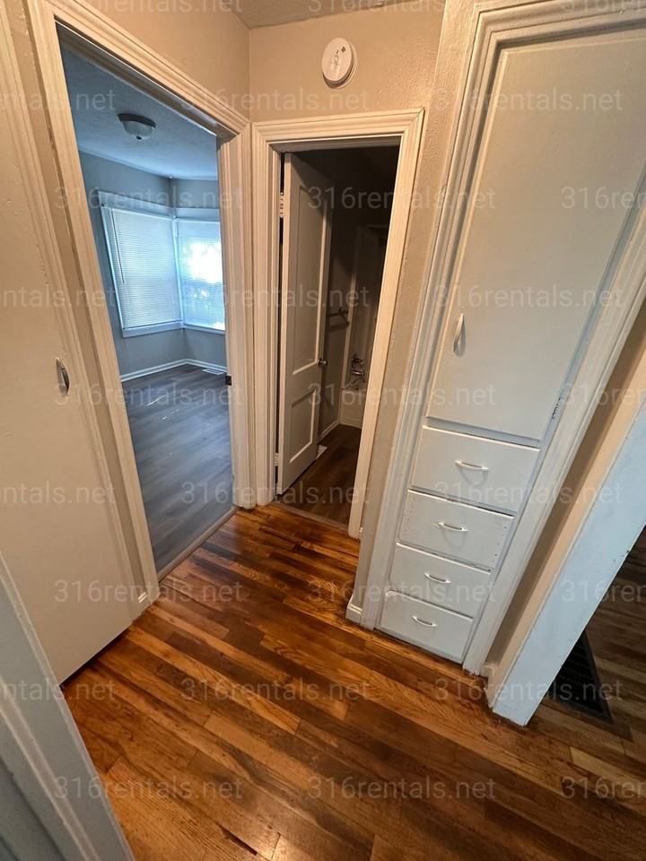 1315 N Oliver Ave - Photo 3 of 24