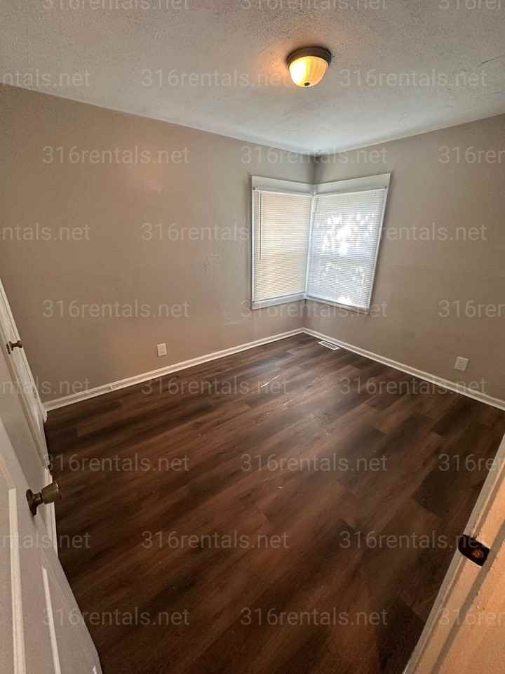 1315 N Oliver Ave - Photo 4 of 24