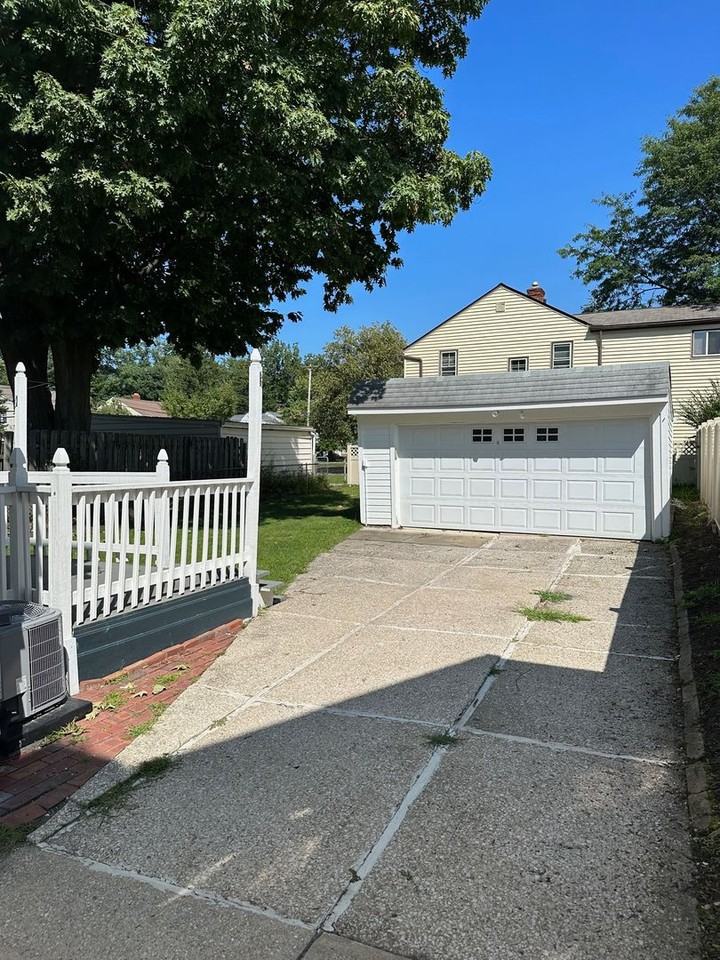 1179 Dorsh Rd - Photo 3 of 23