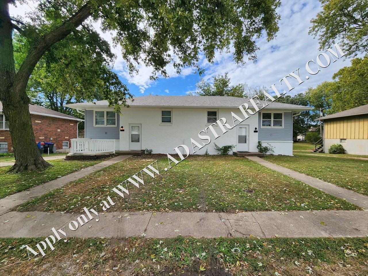 3012 N 155th Ter - Photo 4 of 23