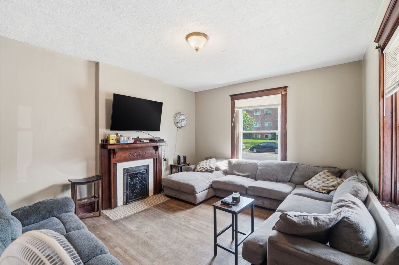 2661 Bellevue Ave - Photo 7 of 44