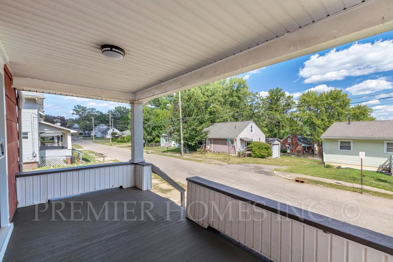 1717 Saint Elmo Ave Ne - Photo 3 of 16