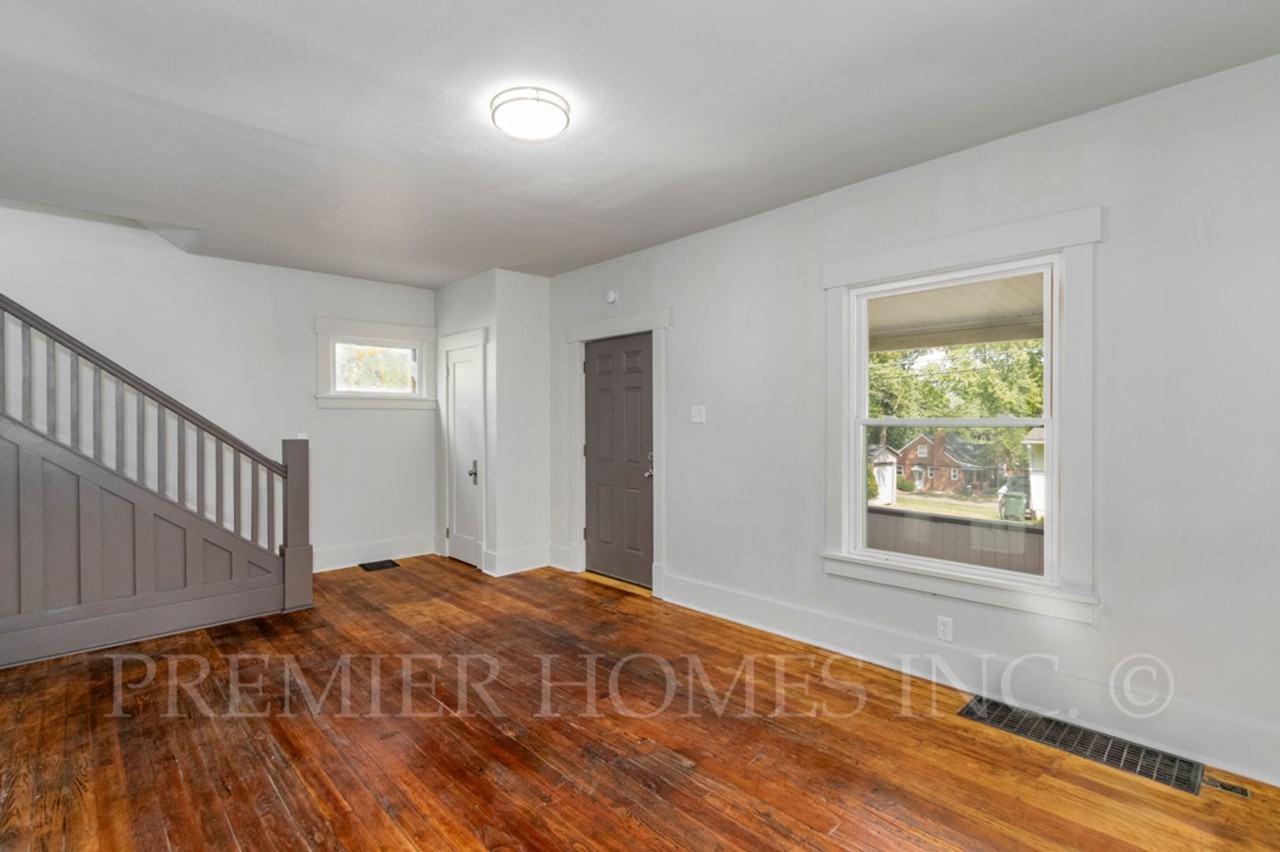 1717 Saint Elmo Ave Ne - Photo 5 of 16
