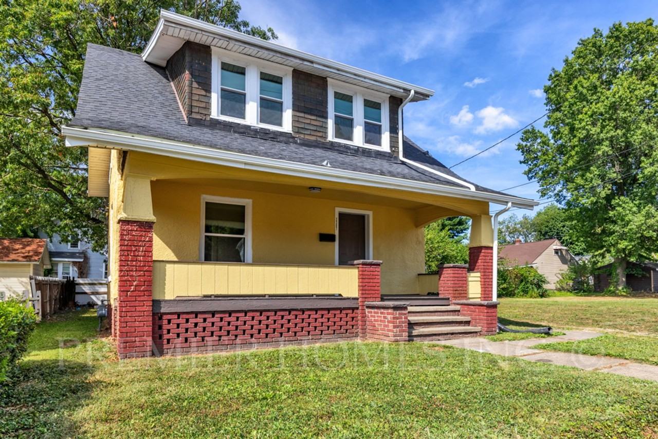 2207 4th St Ne - Photo 2 of 17
