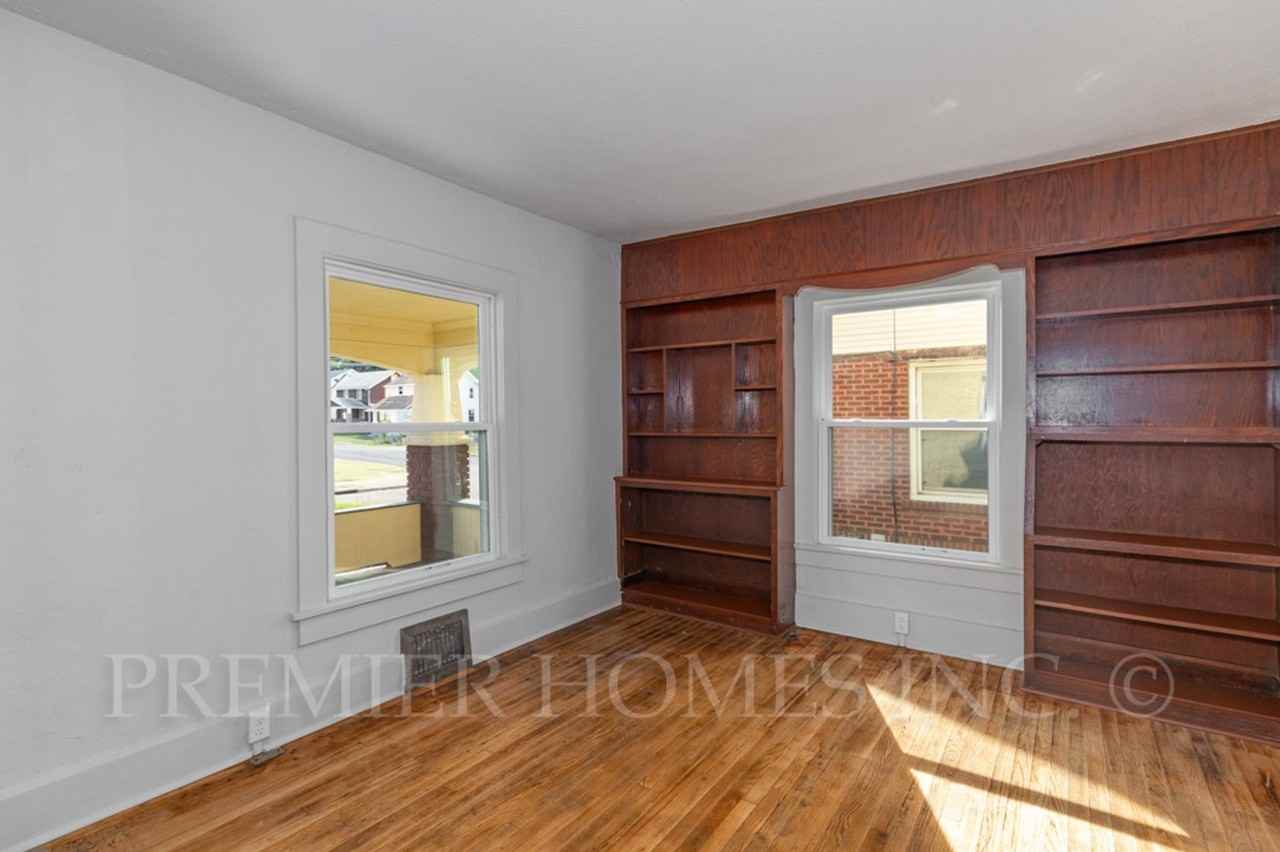 2207 4th St Ne - Photo 5 of 17