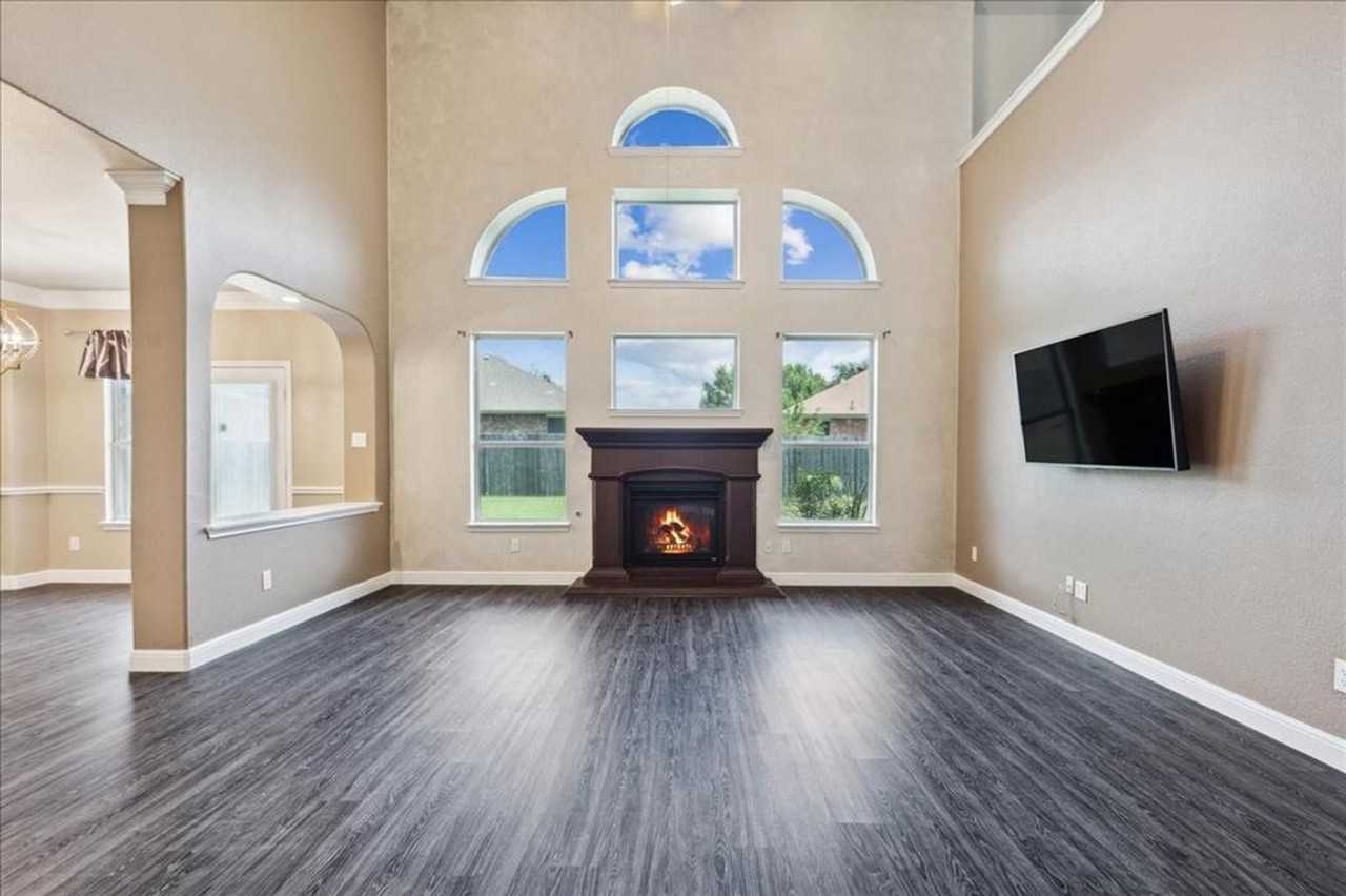 708 San Antonio Trl - Photo 7 of 37