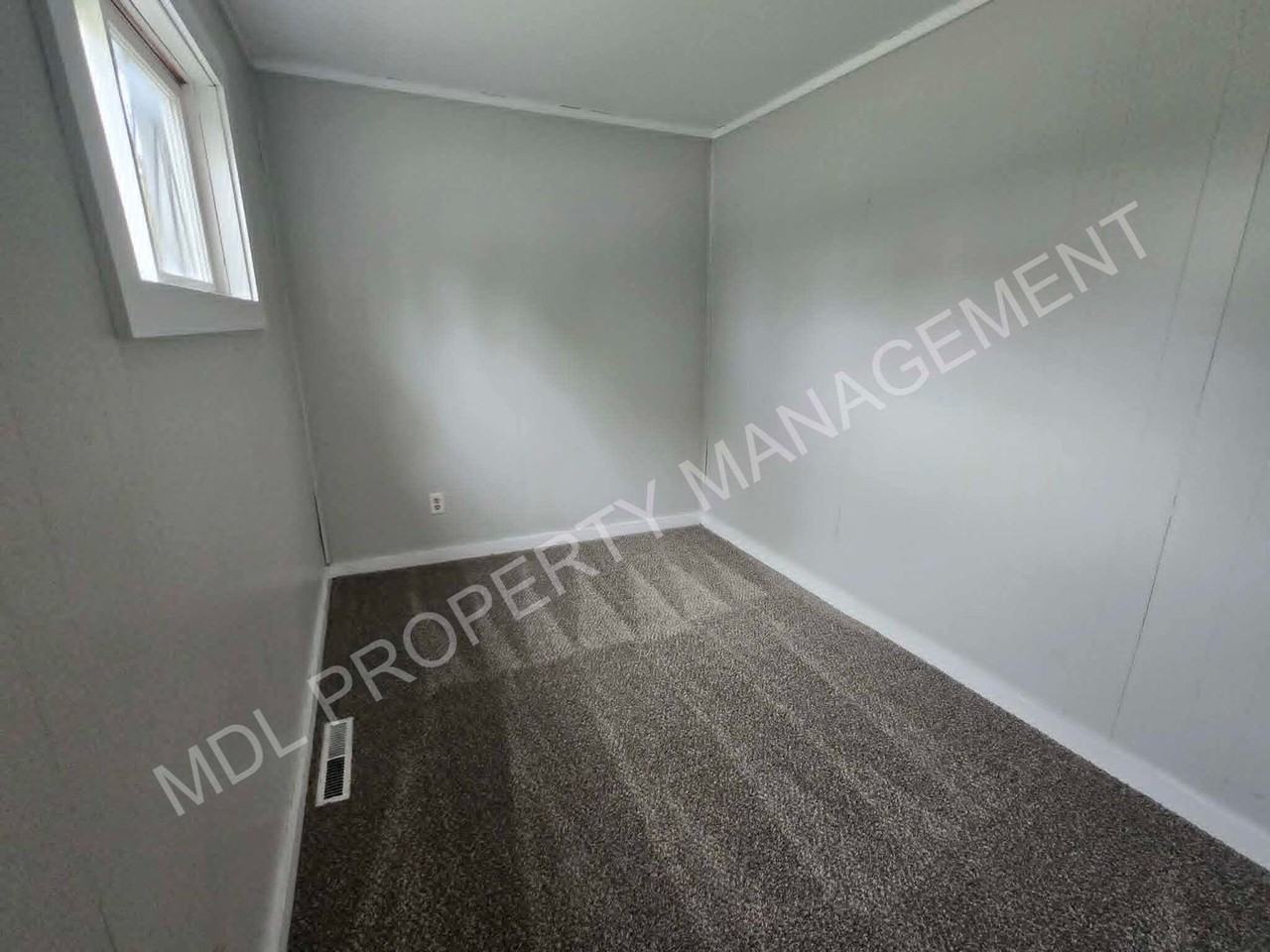 1402 Cass St - Photo 4 of 16