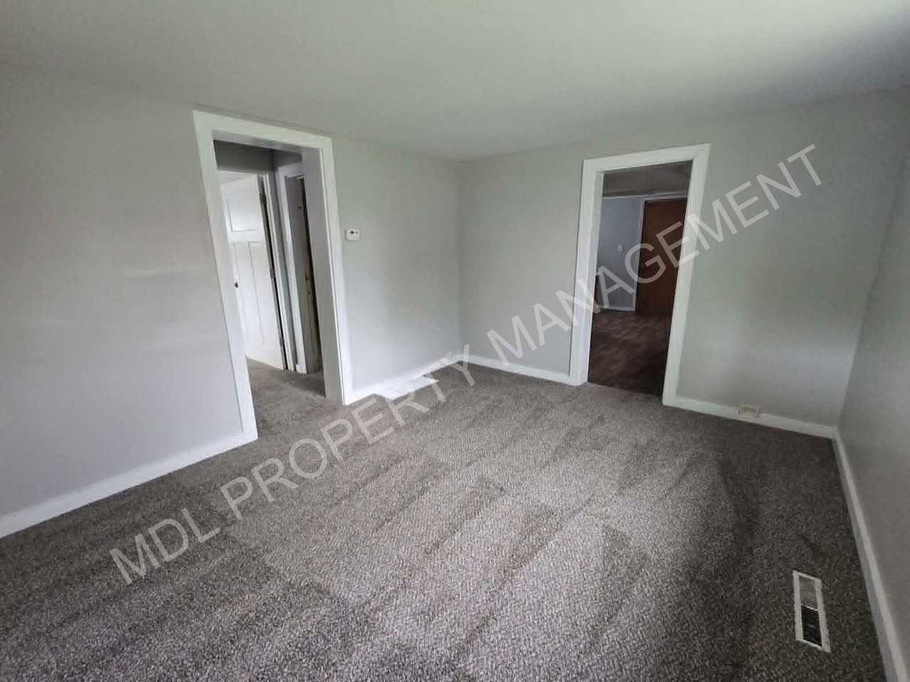 1402 Cass St - Photo 5 of 16