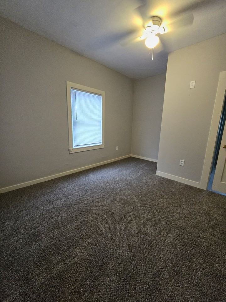 813 Wilkes Blvd - Photo 3 of 8