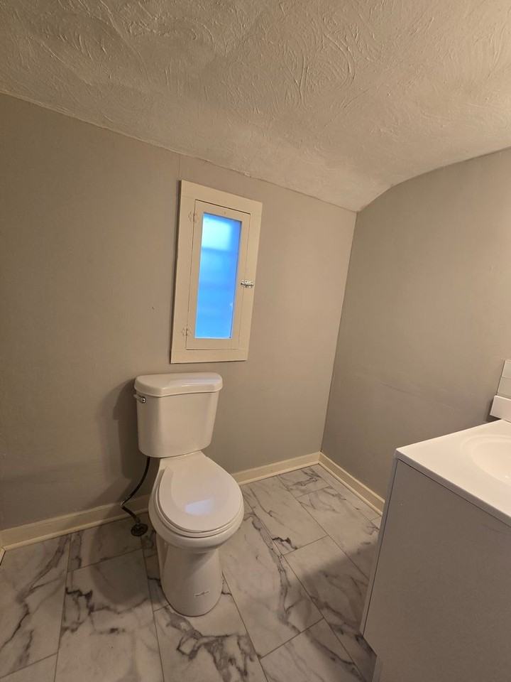 813 Wilkes Blvd - Photo 5 of 8