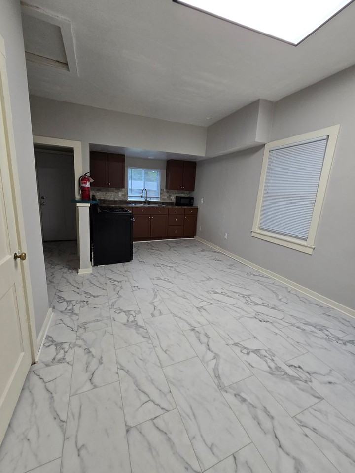 813 Wilkes Blvd - Photo 6 of 8