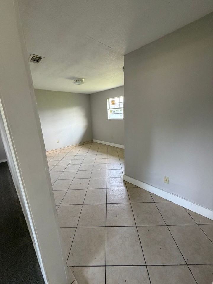 5340 Bettes Ln - Photo 5 of 10